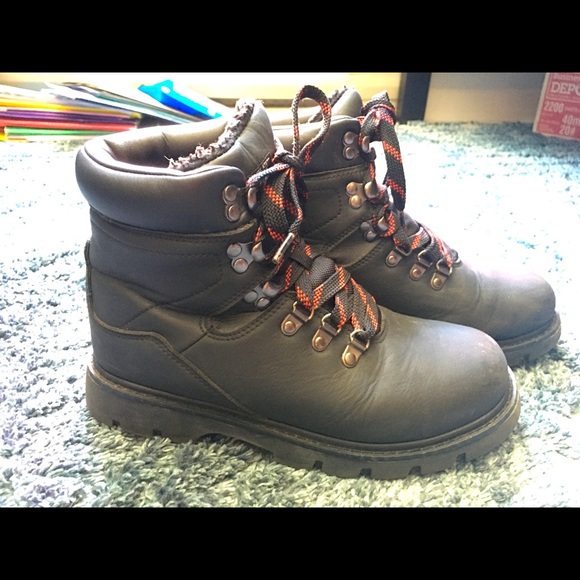 Ozark Trail outdoors boots - Picture 3 of 4